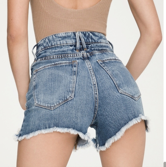 Good American Bombshell Denim Shorts Size 4/27 - Picture 5 of 9